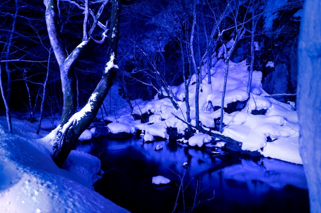 奥入濑溪流冰瀑夜游