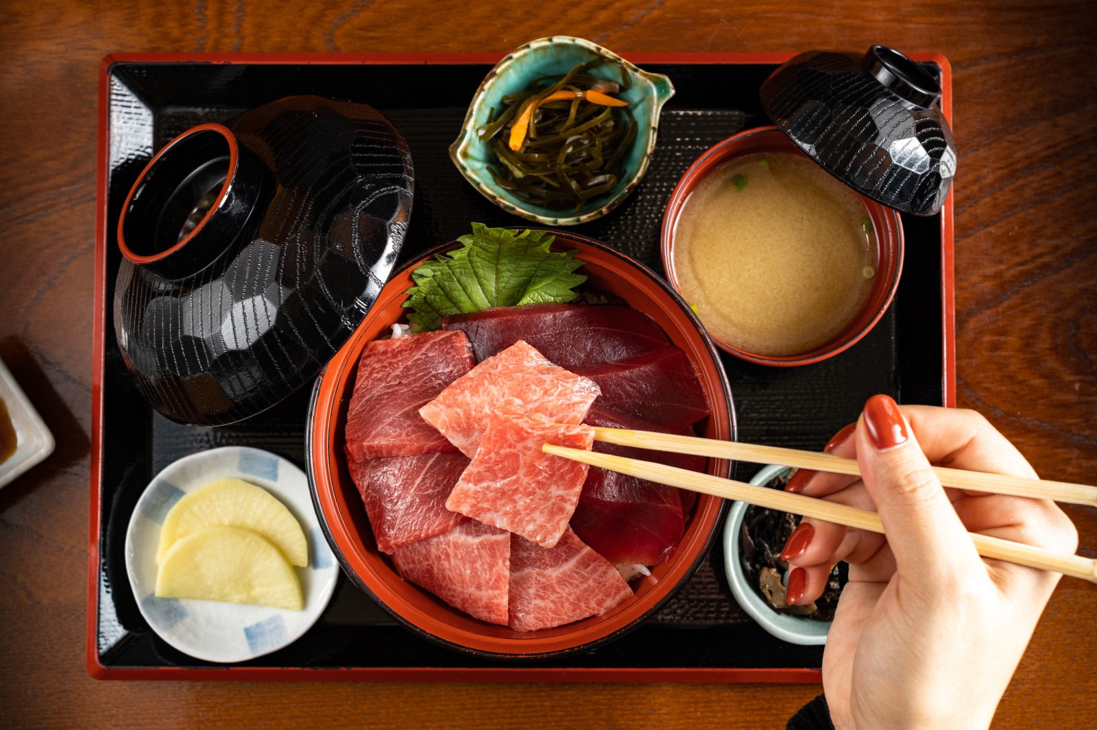 Eat and compare branded tuna in Aomori Prefecture!