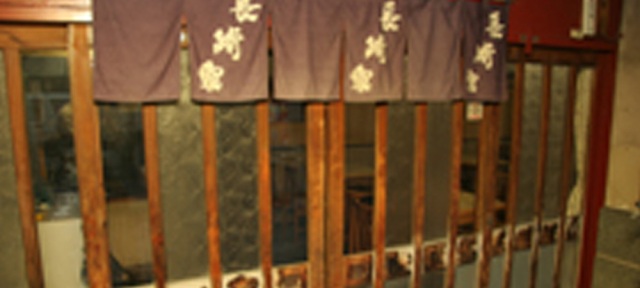 黒石にぴったりはまった食堂・・・長崎家