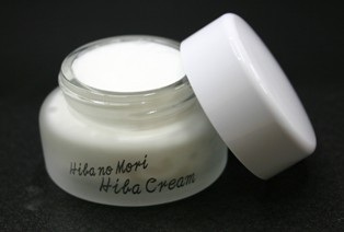 天然ヒノキチオール配合「ひばクリーム」