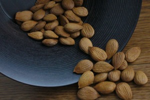 南部地方の在来種 あんずの「八助」で杏仁豆腐