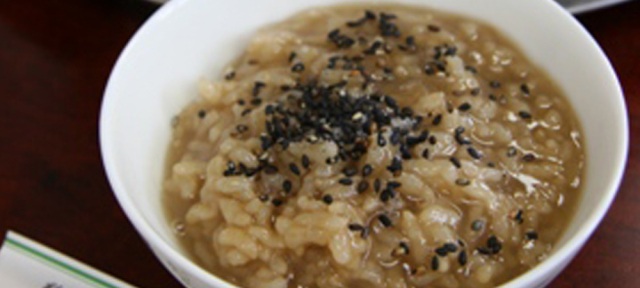 カワラケツメイのやさしい「茶がゆ」