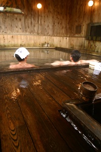 大正時代の面影残す「旅の宿」 蔦温泉