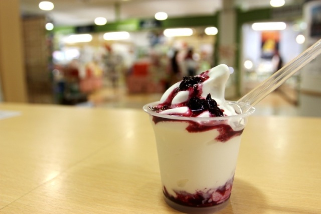 ソフトクリームたべあるき③　～カシスソフトinアスパム～