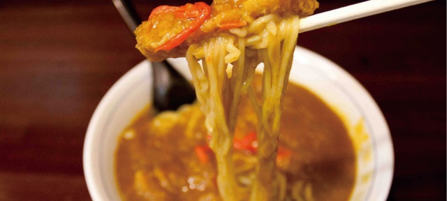 与作の「カツカレーラーメン」