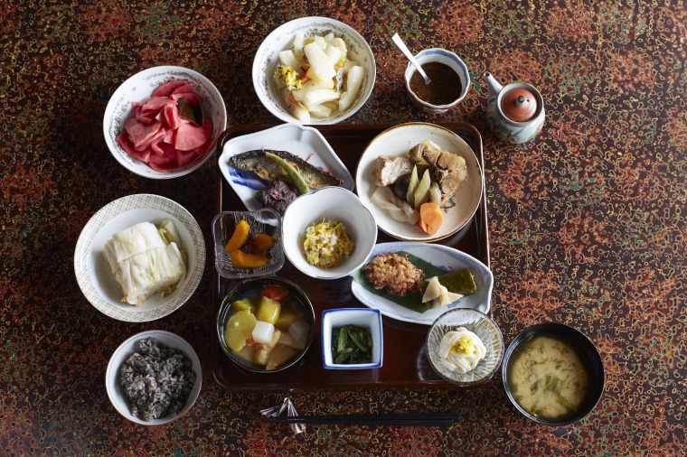 津軽の里の伝承料理を振る舞う