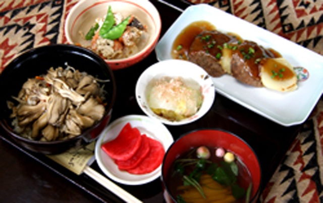 まるで津軽の親戚の家に来たようなお店「花のや」