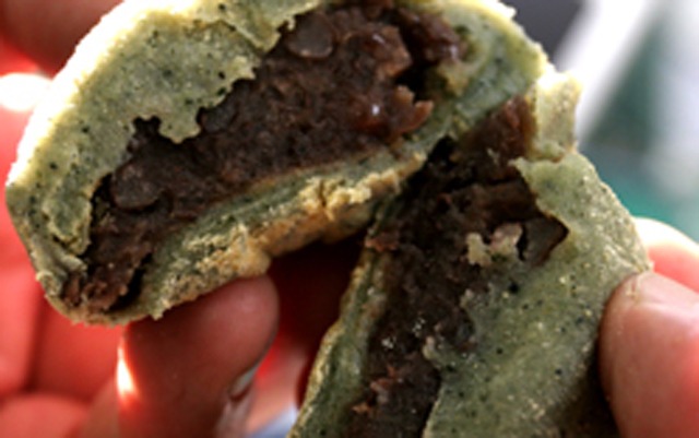 峠の茶屋で峠の草だんご