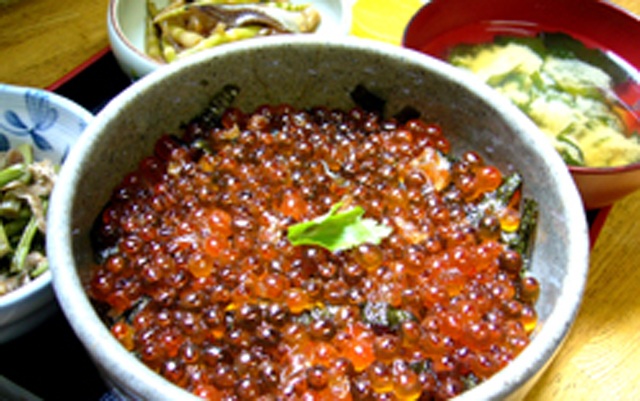 埼玉屋でイクラ丼