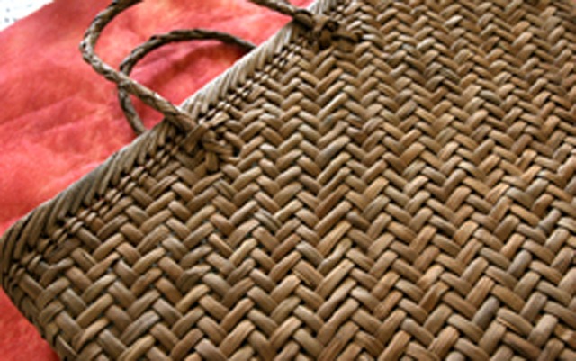 職人・田中昭三の山ぶどう細工