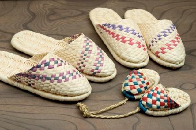 人にも自然にも優しい「きみがらスリッパ」