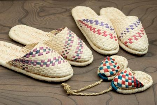 人にも自然にも優しい「きみがらスリッパ」