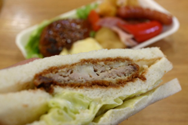 弘前の中心で「カツサンド」を食す