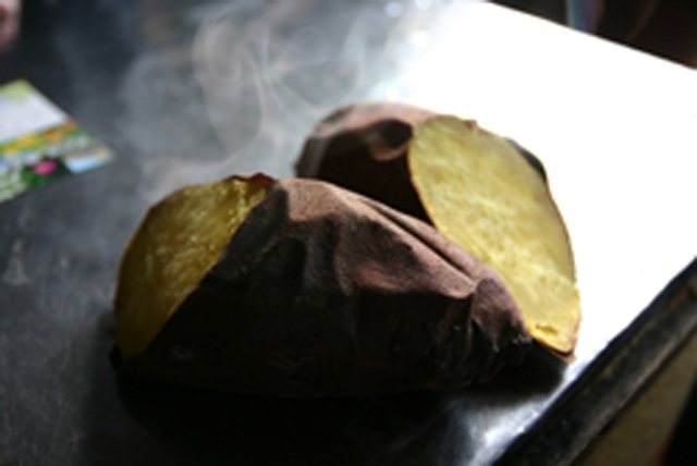 八戸 湊の「つぼ焼きいも」