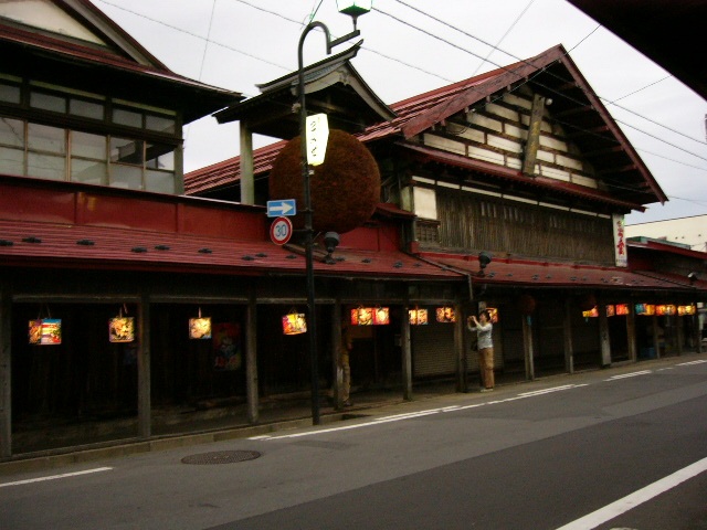 黒石こみせ通りの灯籠