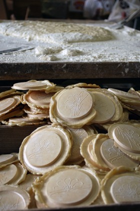 夏の新定番!？「三戸せんべいアイス」