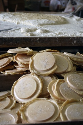 夏の新定番!？「三戸せんべいアイス」