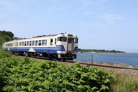 美しい夕陽に出会えるローカル線 「五能線」