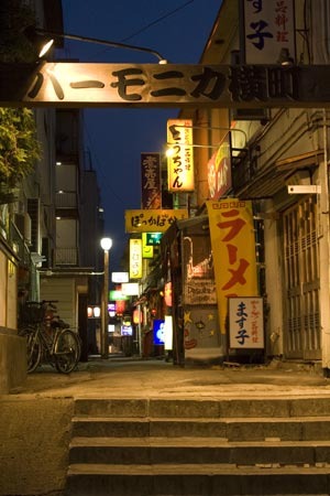 八戸の横丁１　「ハーモニカ横丁」