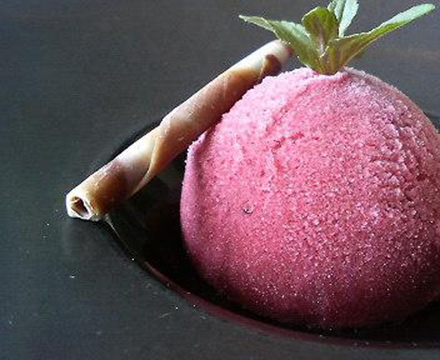 夏にはちょっと早いけど、絶品カシスシャーベット！