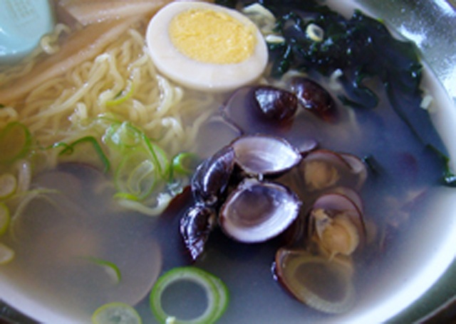 十三湖に来たらやっぱり「しじみ」