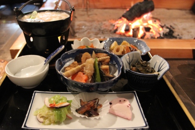 茶房　鄙家（ひなや）