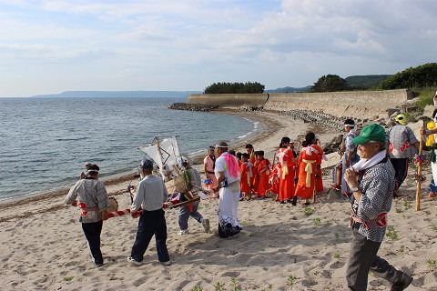 悪疫を海へ流す深浦町大間越の春日祭り