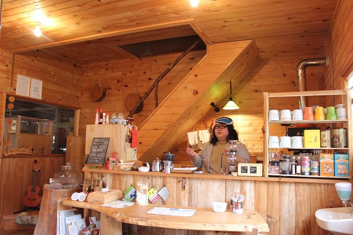 ヒバの香り漂う「たらこカフェ」