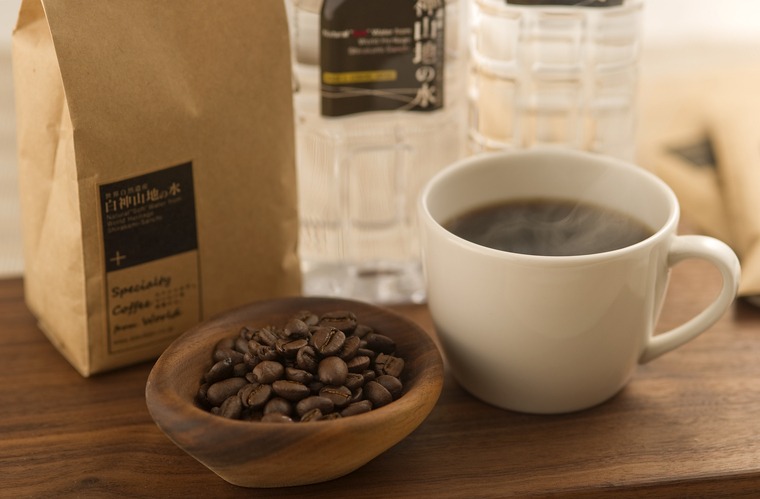 白神山地の湧き水でコーヒーを