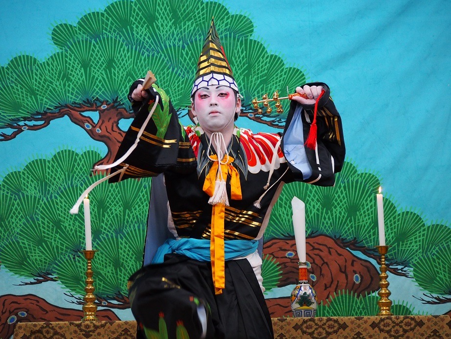 漁師が演じる漁村歌舞伎