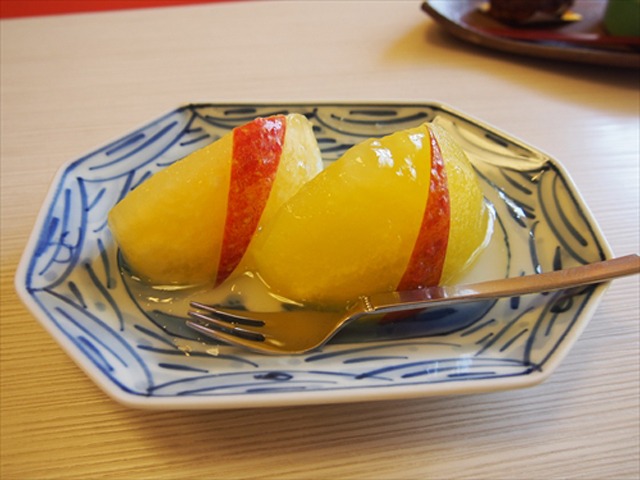 ありそうでなかった人工的な「蜜りんご」