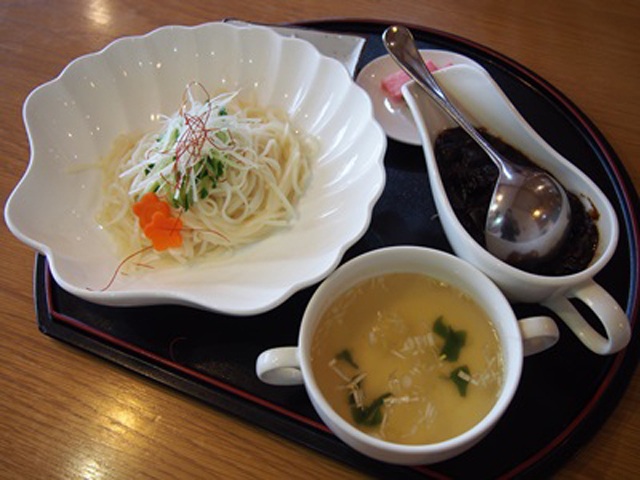 チャジャンミョンの食べ比べはいかが？