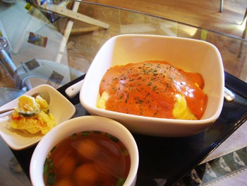 市場の中の隠れ家　ムーラン･ルージュ