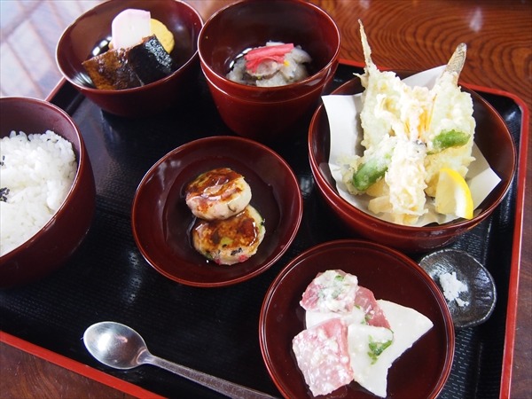 キャラ濃すぎ！五所川原市「みどり亭」のランチとご主人