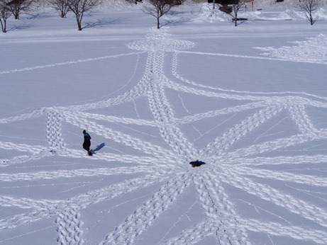 日本初のスノーアート「冬の田んぼアート」～メイキング編～