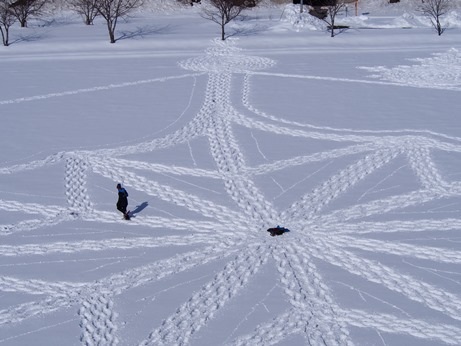 日本初のスノーアート「冬の田んぼアート」～メイキング編～