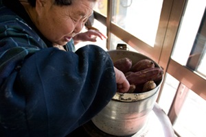 今年もやってますよ!　八戸　つぼ焼きいも