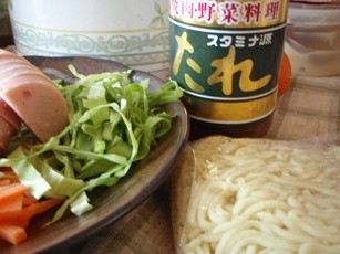 源たれ三段活用で作る「やきそば」