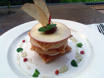 奥入瀬渓流散策の合間に楽しむ珠玉のスイーツ