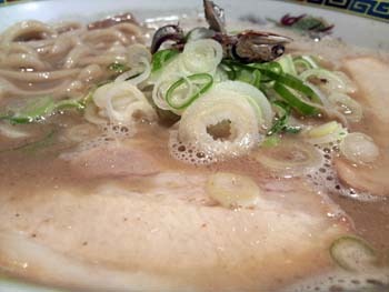 画像見てまた食べたくなってしまいました。長尾の中華そば