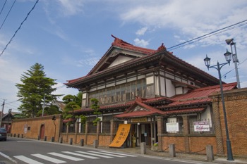 太宰誕生の部屋へ ～太宰治記念館「斜陽館」～
