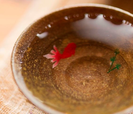 津軽金山焼と津軽塗の若手女性作家がコラボ!