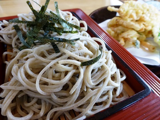 89歳の店主が打つ「そば処藤万」