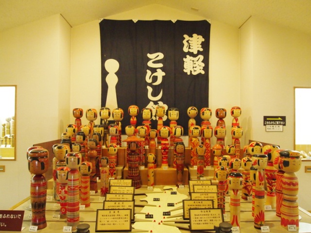 “こけし”の聖地　津軽こけし館