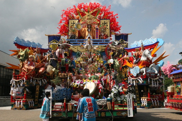 夏祭りの季節到来「八戸三社大祭」お通り