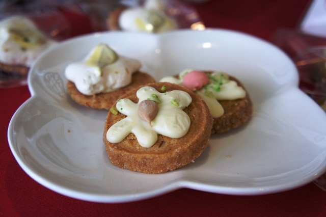 八戸うみねこバクダンかっちゃ