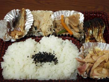 青森の「家庭の味」を満喫するならアウガ「市場のおかずや」で♪