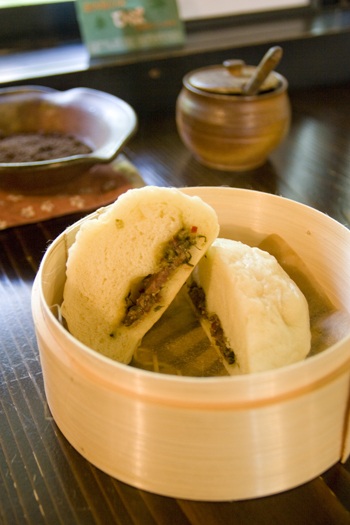 小説『津軽』に登場の芦野公園駅「驛舎」の馬まん