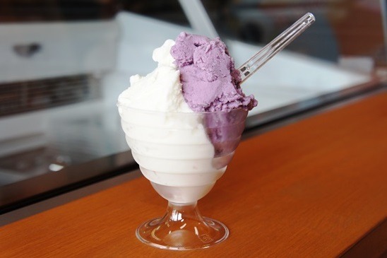 階上岳の麓でジェラート