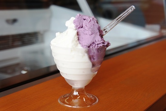 階上岳の麓でジェラート